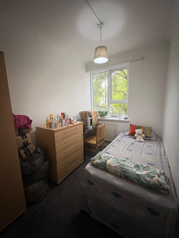 Room Mile End Road in Greater London