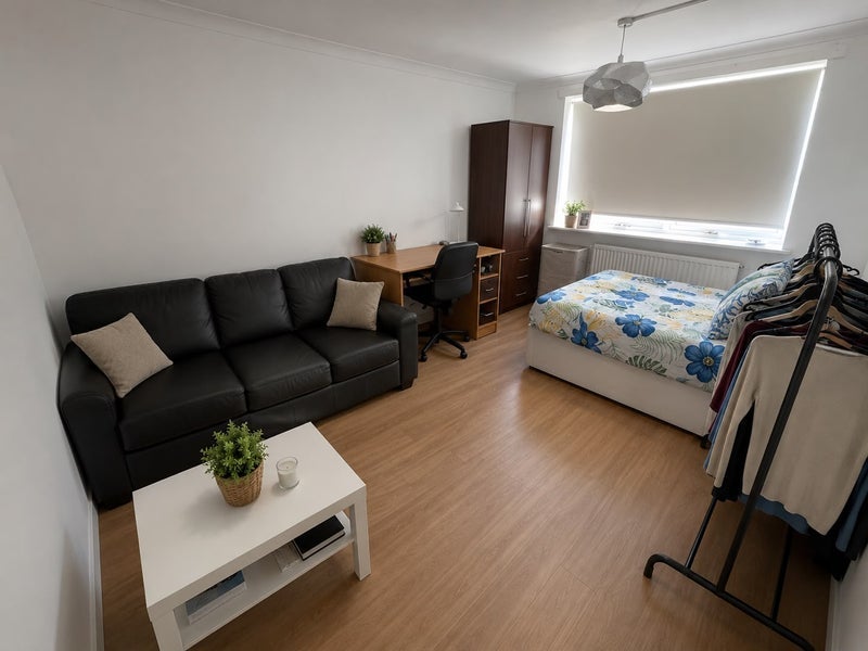 Room Mile End Road in Greater London