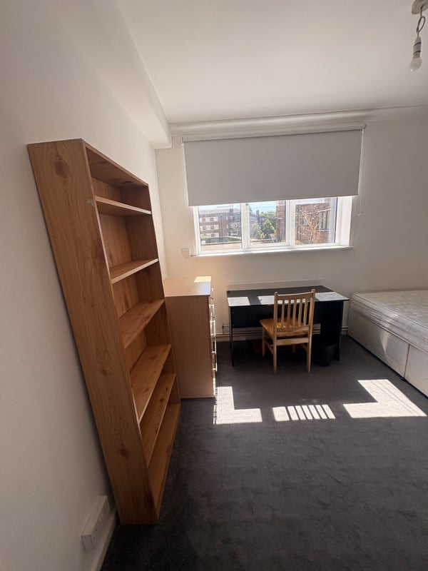 Room Mile End Road in Greater London