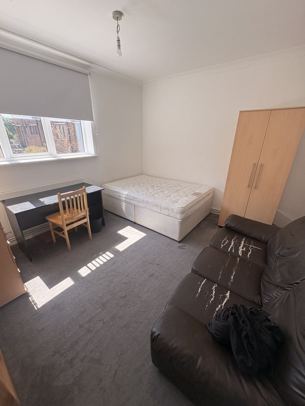 Room Mile End Road in Greater London