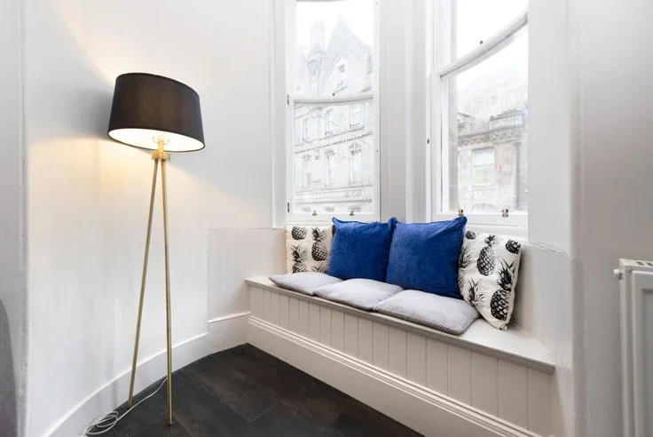 Flat Cockburn Street in City of Edinburgh