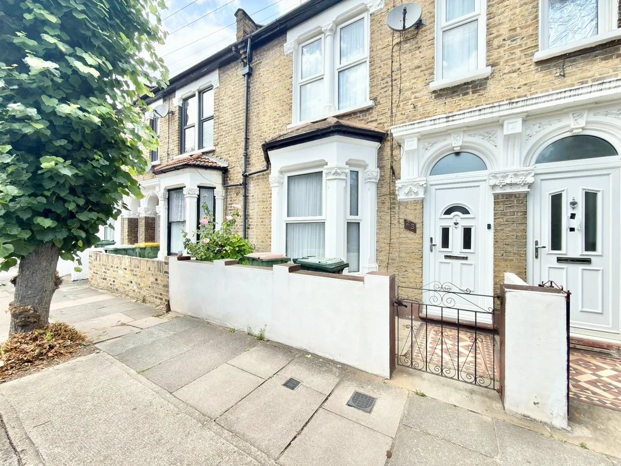 House Vaughan Road in Greater London