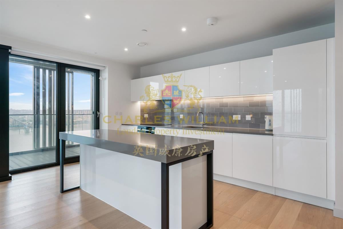 Flat Riverside Walk in Greater London