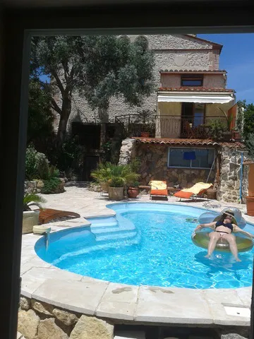 Room Avenue Pierre Cambres in Perpignan