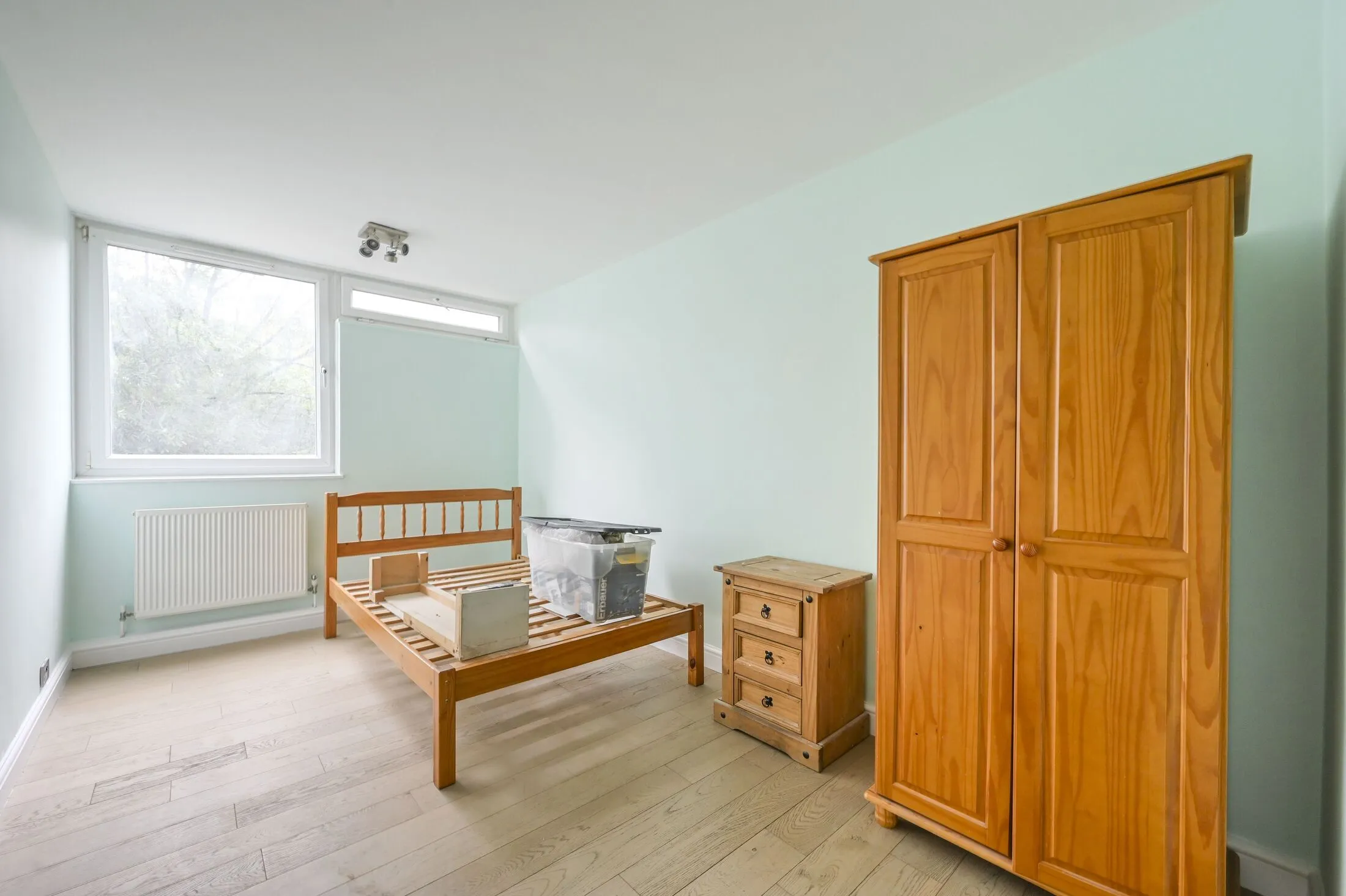 Flat Dell Close in London