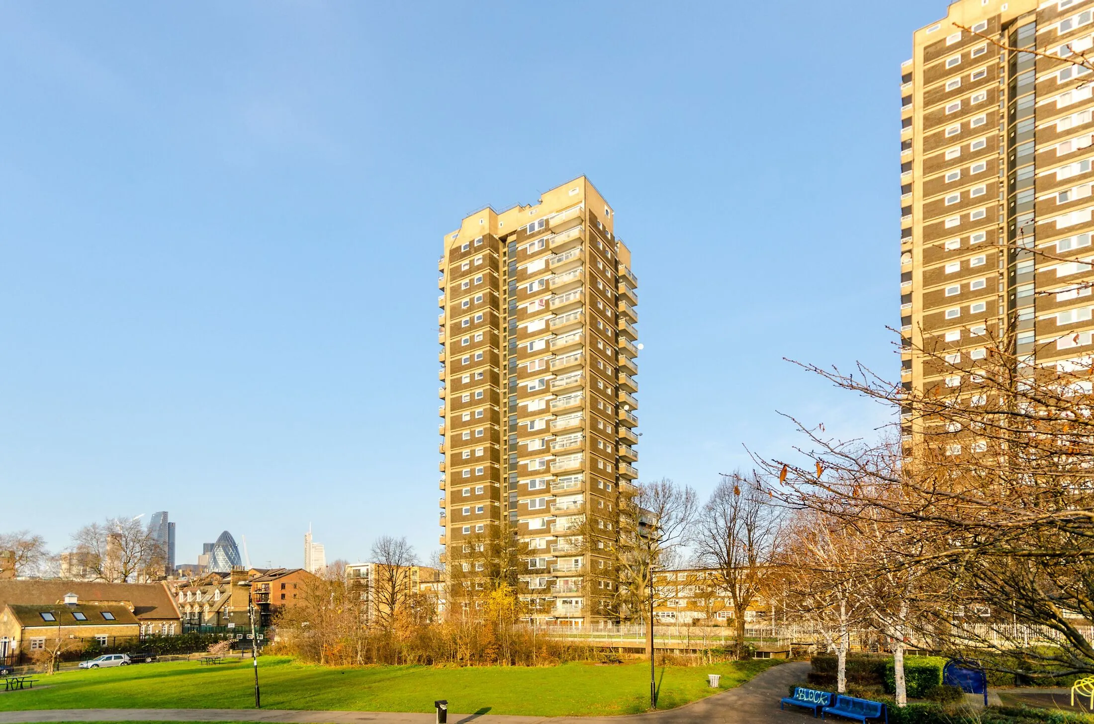 Flat Dell Close in London