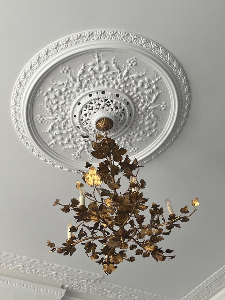 Flat Sinclair Gardens in Greater London