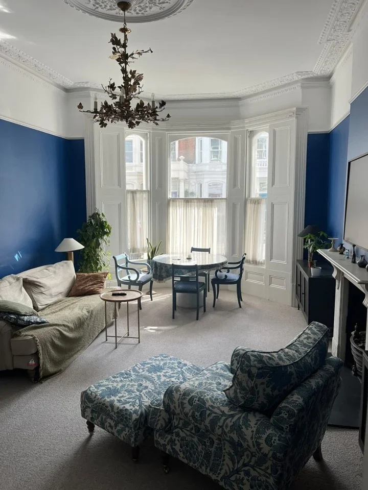 Flat Sinclair Gardens in Greater London