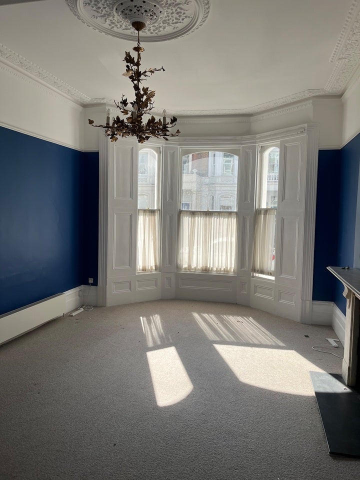 Flat Sinclair Gardens in Greater London
