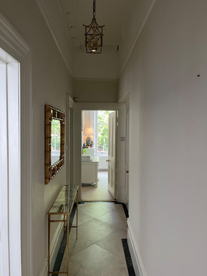Flat Sinclair Gardens in Greater London