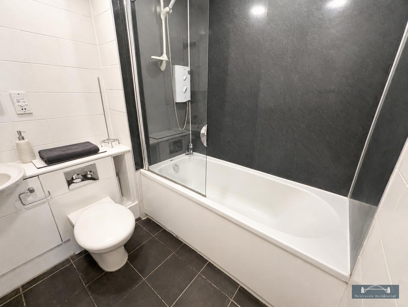 Flat Bowsden Court in Newcastle upon Tyne