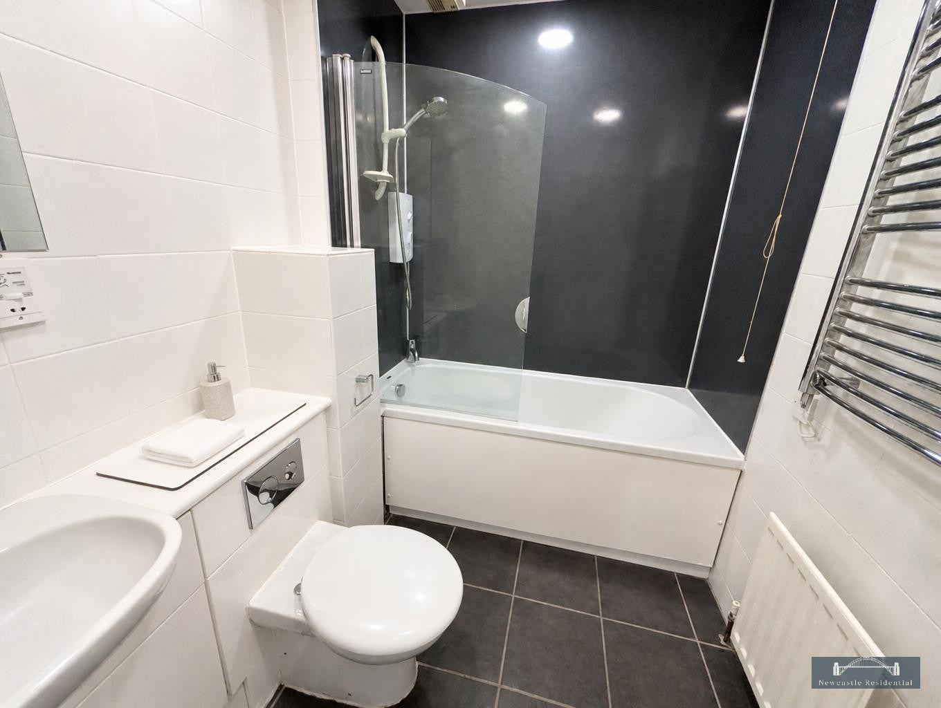 Flat Bowsden Court in Newcastle upon Tyne