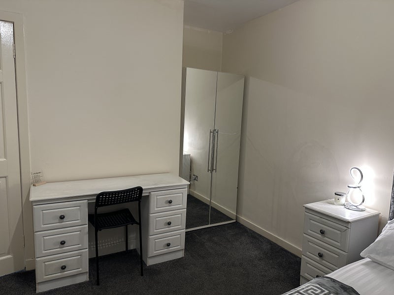 Room Drumchapel Road in Glasgow