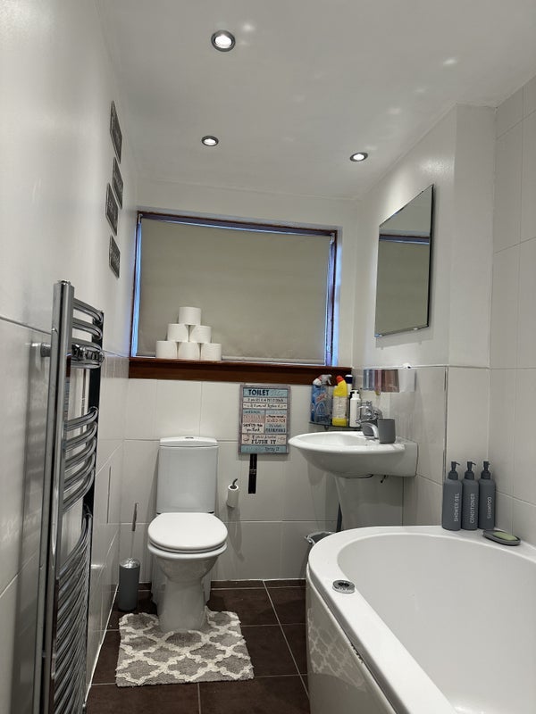 Room Drumchapel Road in Glasgow