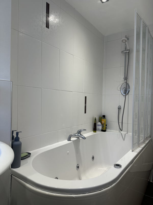Room Drumchapel Road in Glasgow