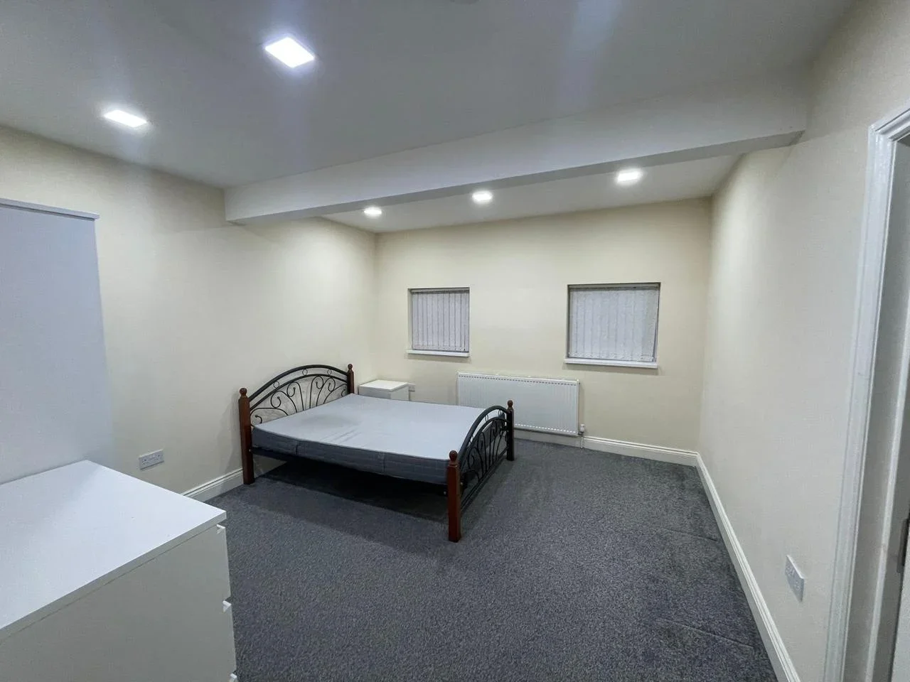 Room Mount Stewart Avenue in Greater London