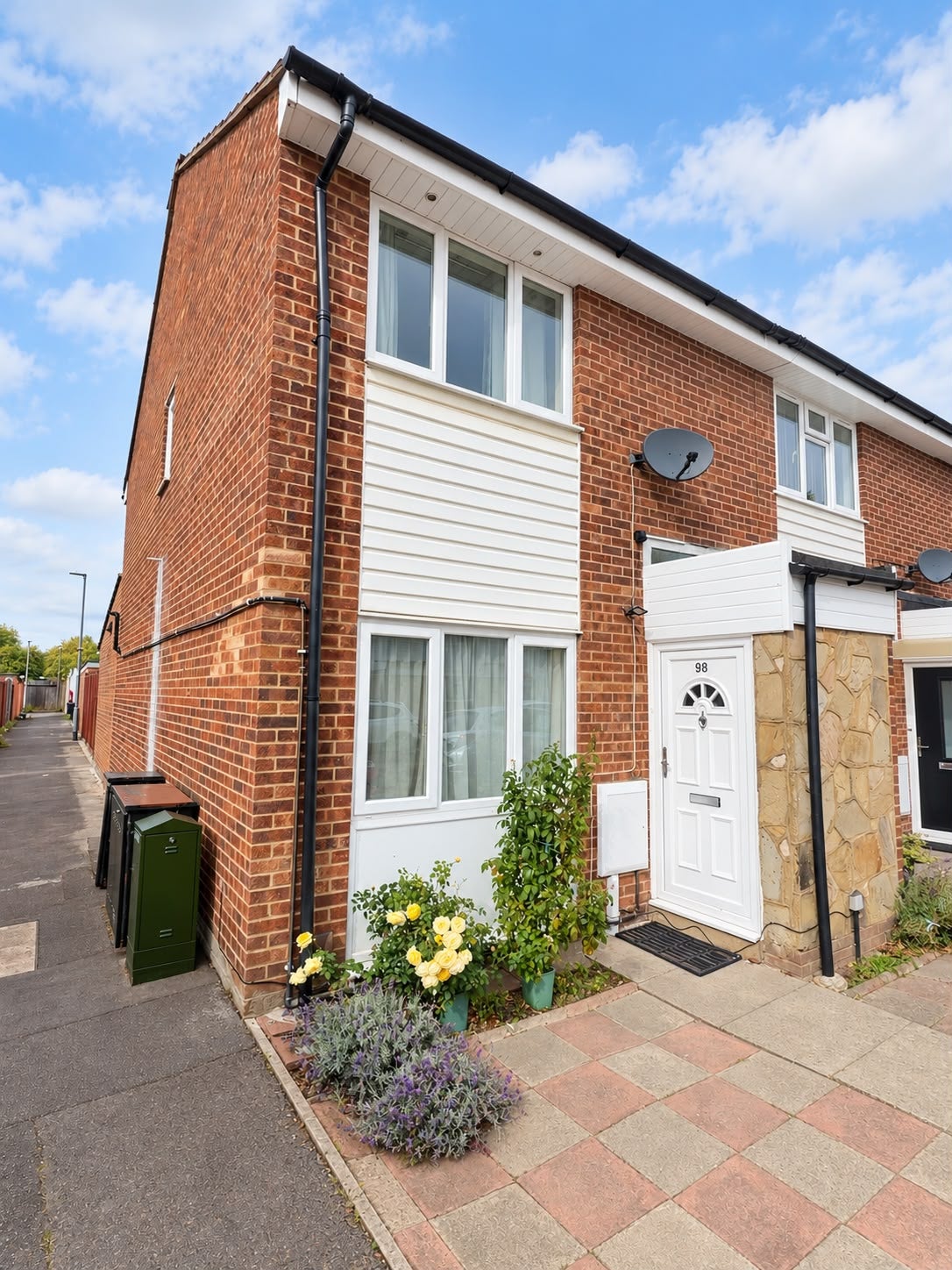 House Severn Crescent in Slough