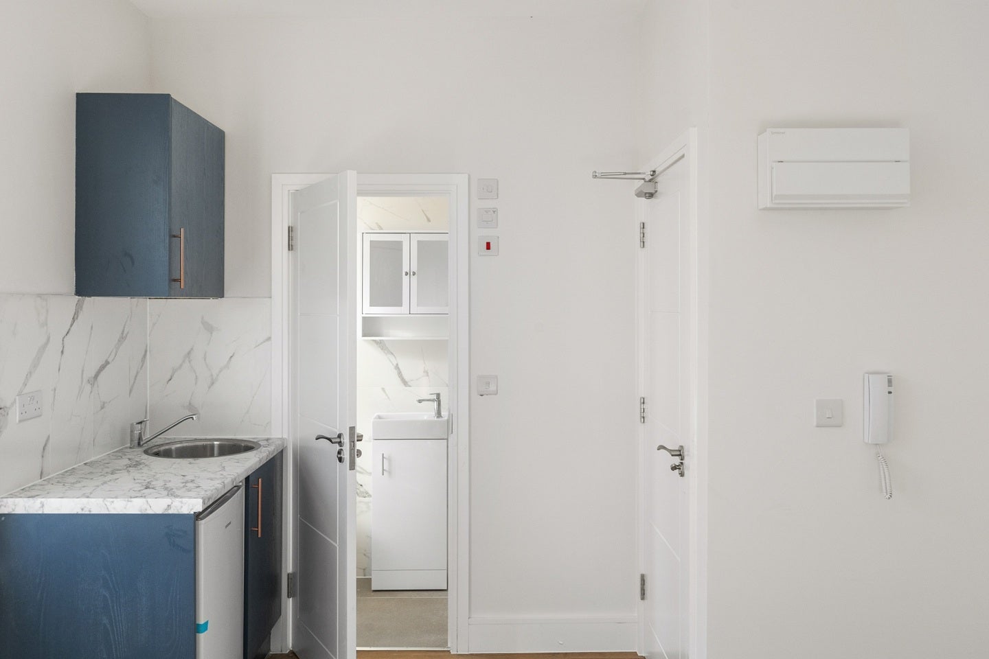 Room St. Erkenwald Road in Greater London