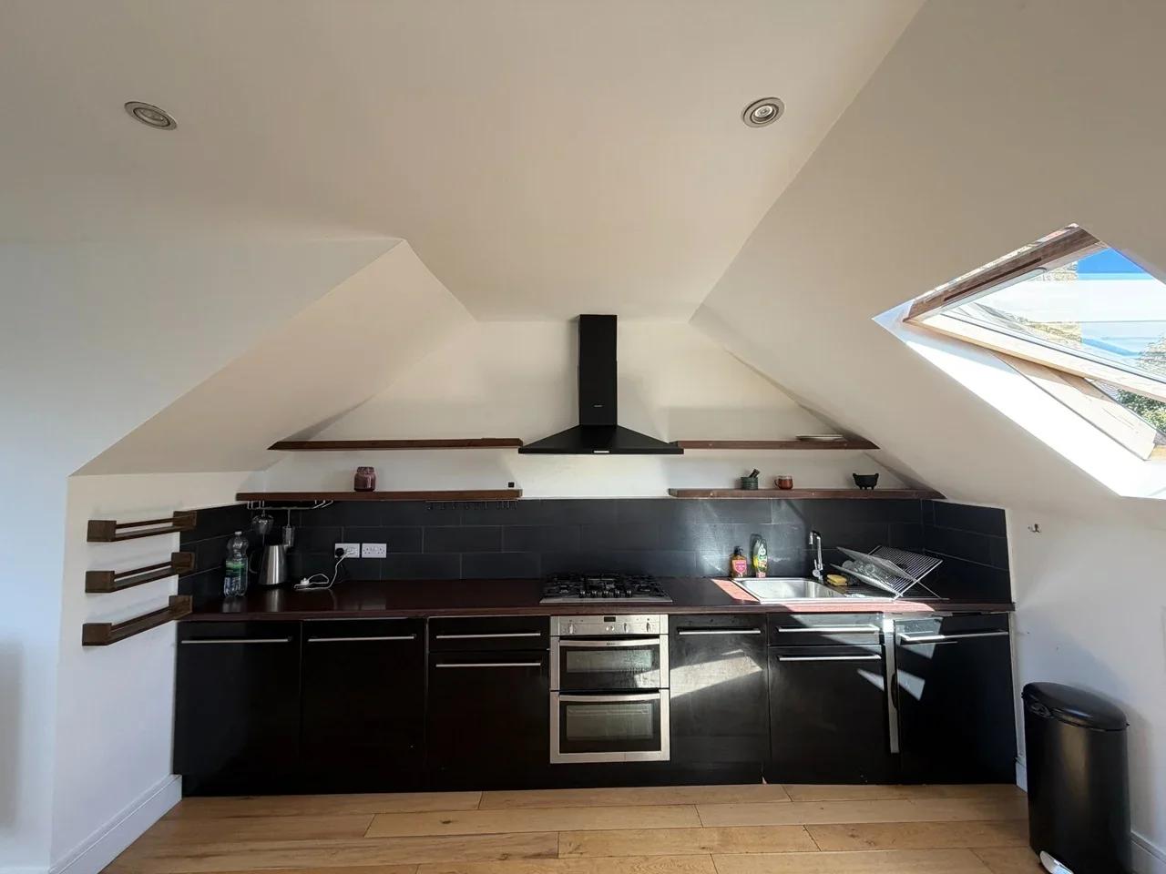 Flat Wellington Gardens in Greater London