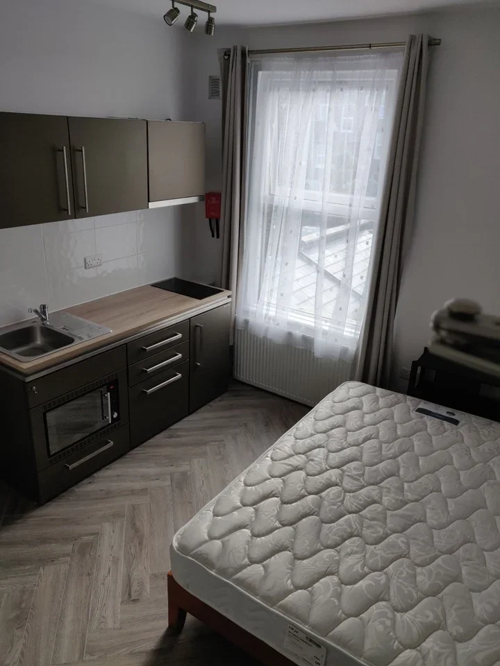 Flat Maygrove Road in Greater London