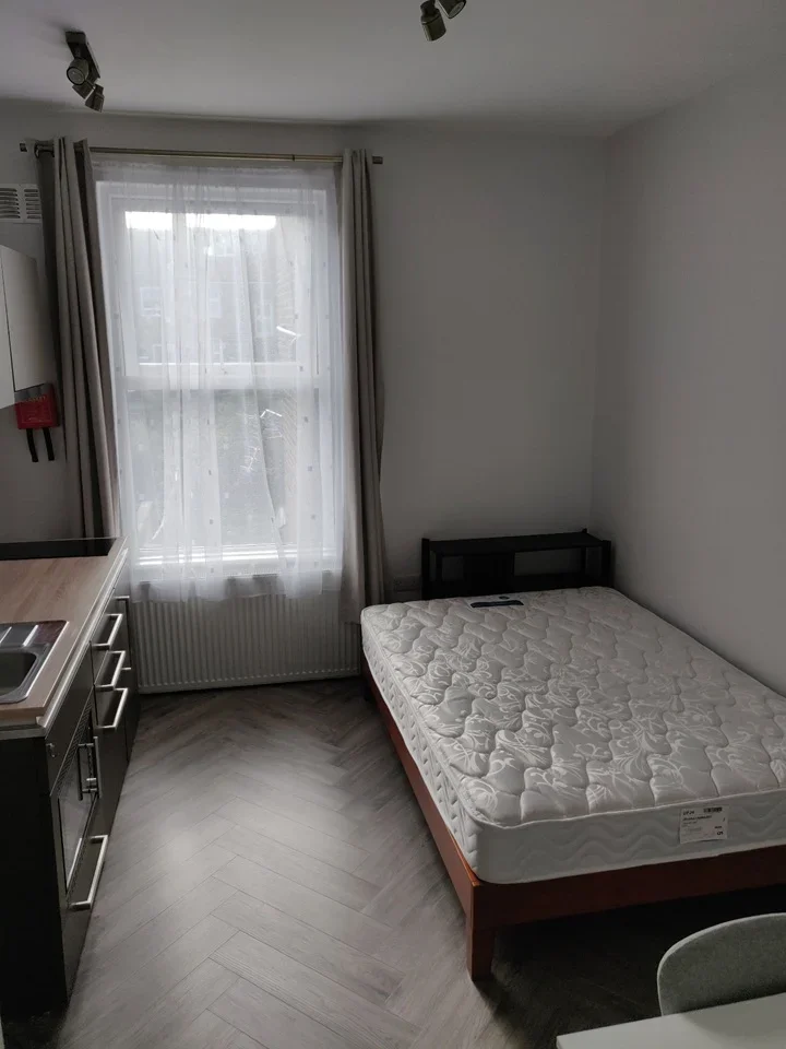 Flat Maygrove Road in Greater London
