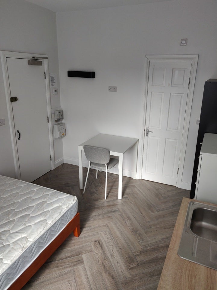 Flat Maygrove Road in Greater London