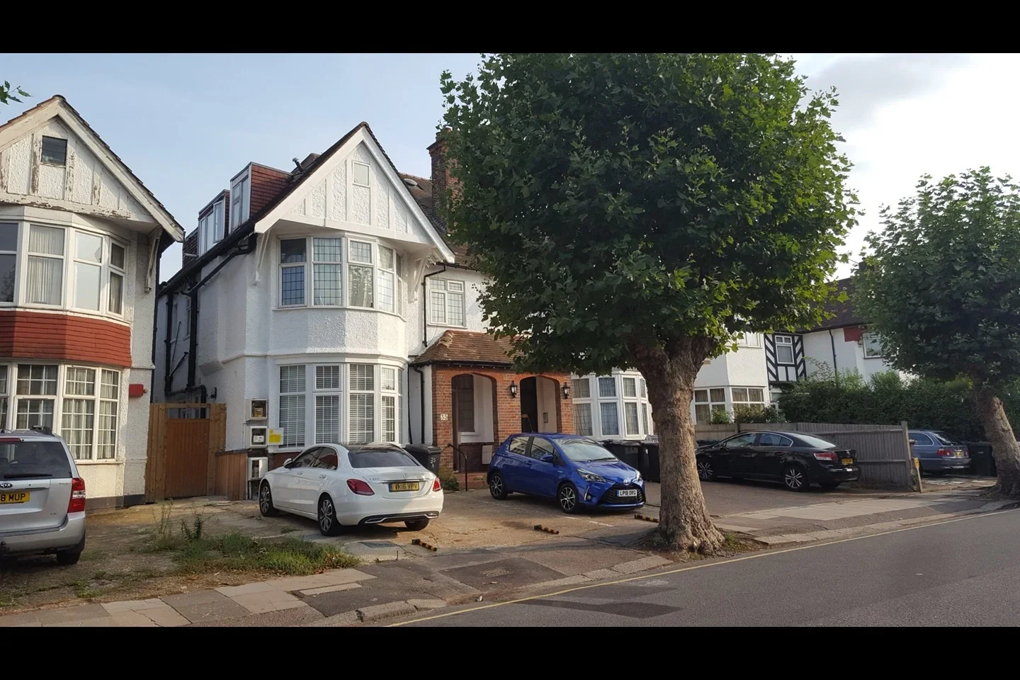 Flat Woodstock Avenue in Greater London