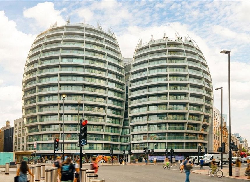 Flat City Road in Greater London