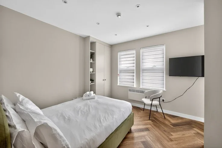 Flat Barton Road in Greater London