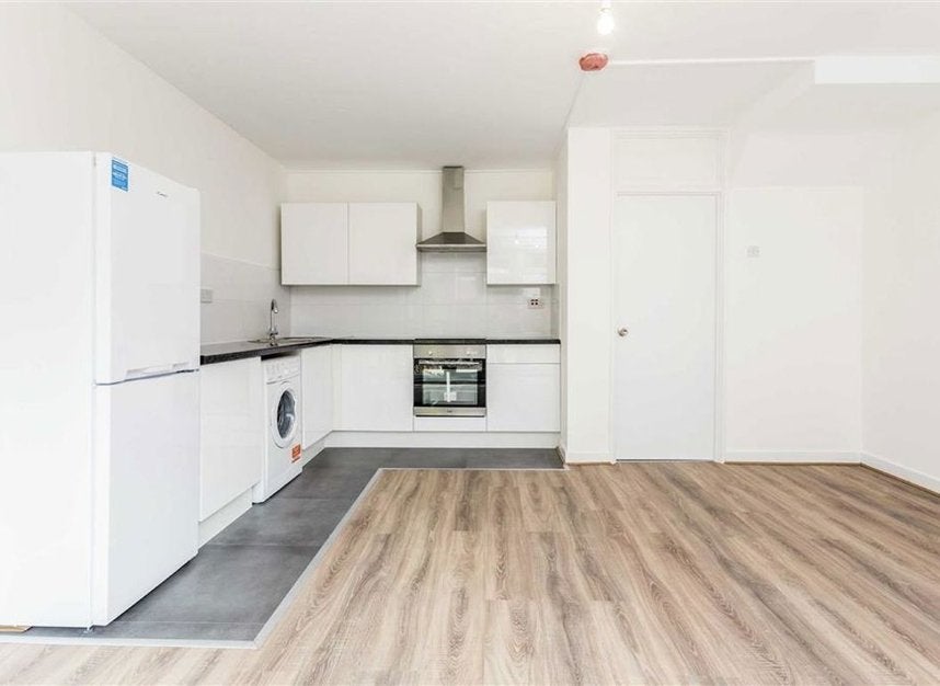 Flat Weymouth Terrace in Greater London