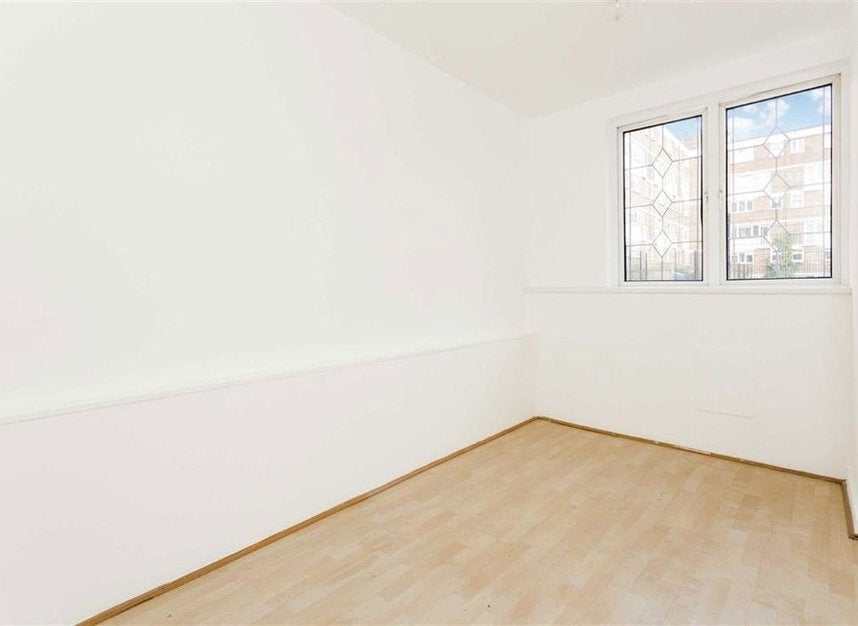 Flat Weymouth Terrace in Greater London
