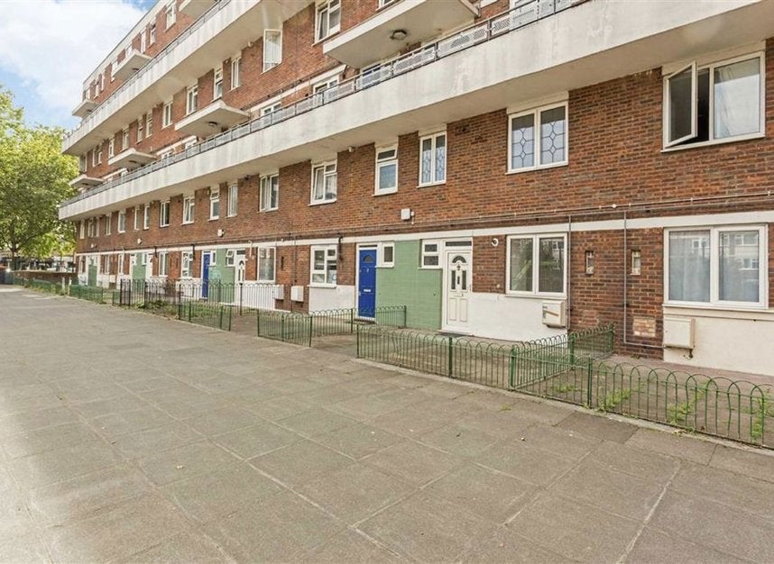 Flat Weymouth Terrace in Greater London