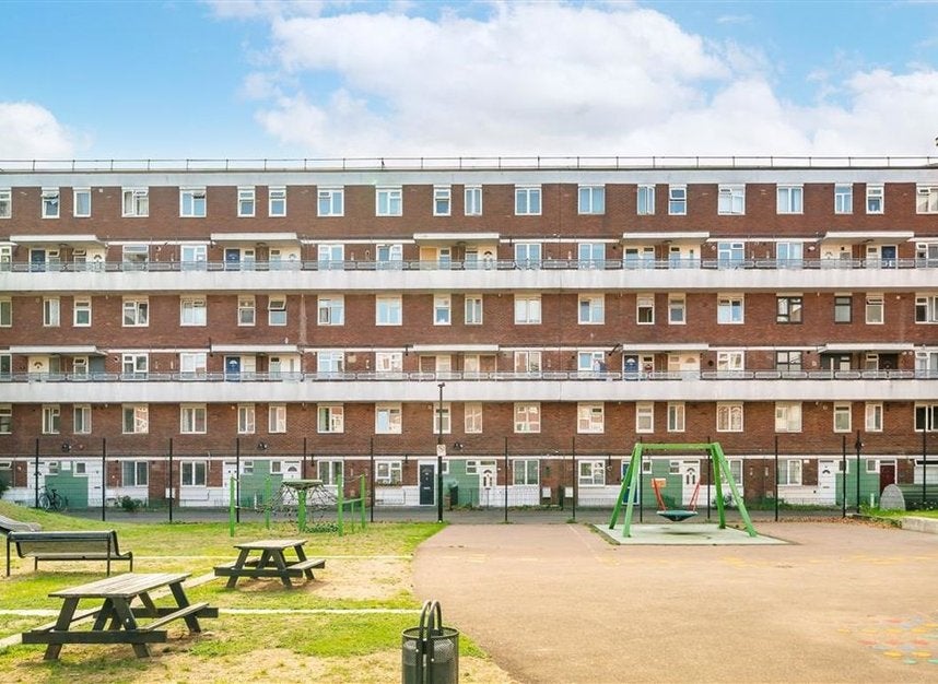Flat Weymouth Terrace in Greater London