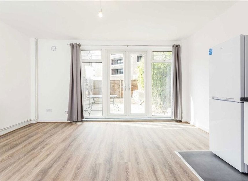 Flat Weymouth Terrace in Greater London