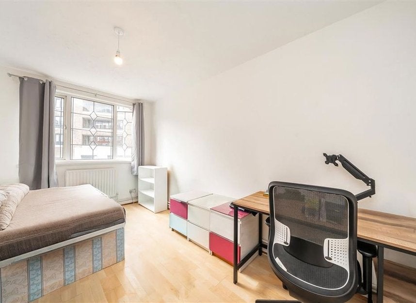 Flat Weymouth Terrace in Greater London