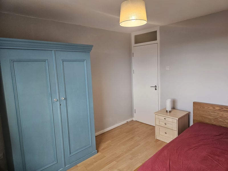 Room Tennyson Road in Greater London