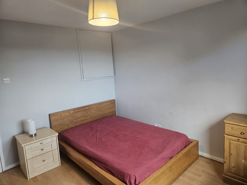 Room Tennyson Road in Greater London
