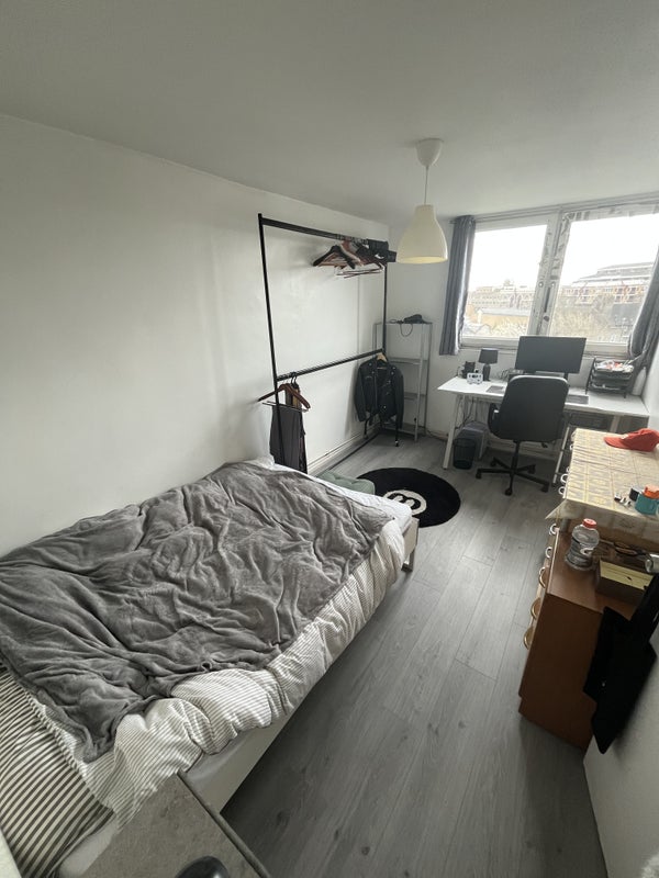 Room Farthing Fields in Greater London