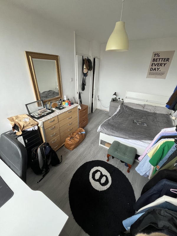 Room Farthing Fields in Greater London