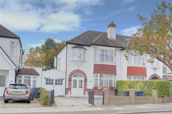 House Burleigh Gardens in Greater London