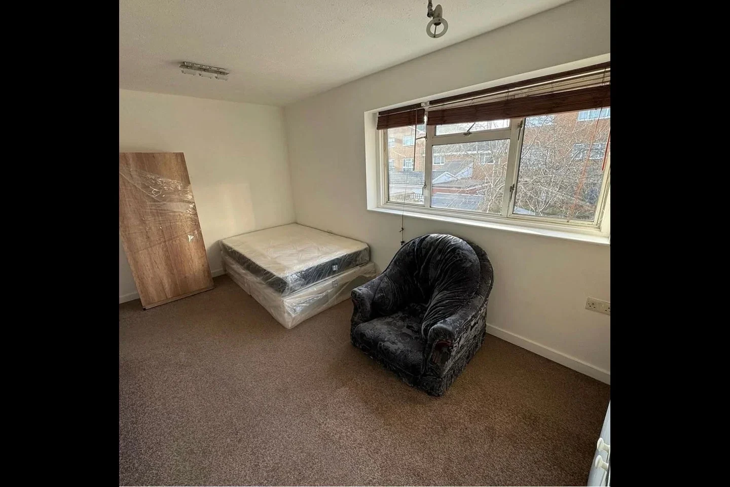 Flat Hemery Road in Greater London