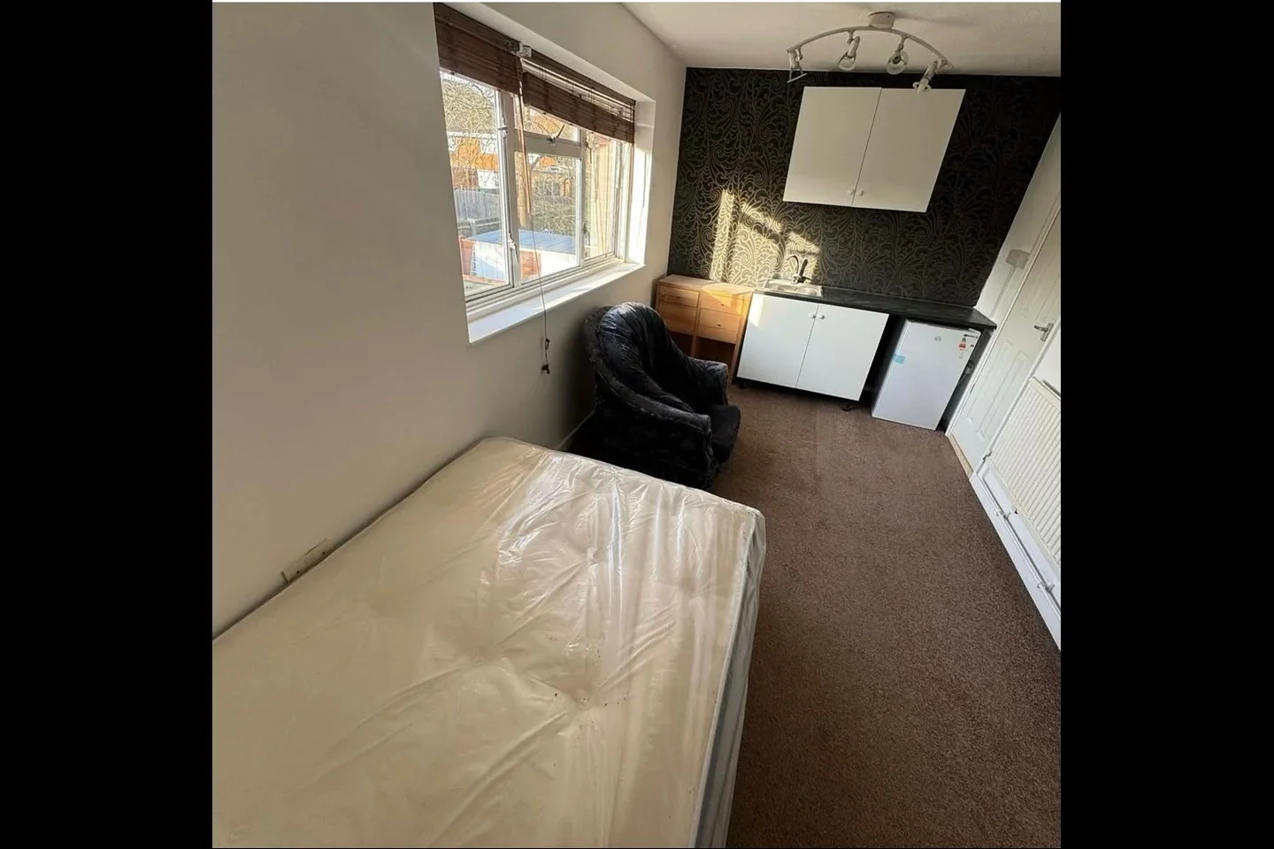 Flat Hemery Road in Greater London