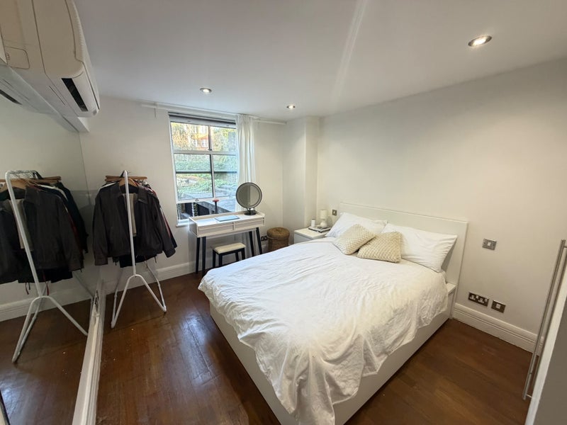 Room Old Marylebone Road in City of Westminster