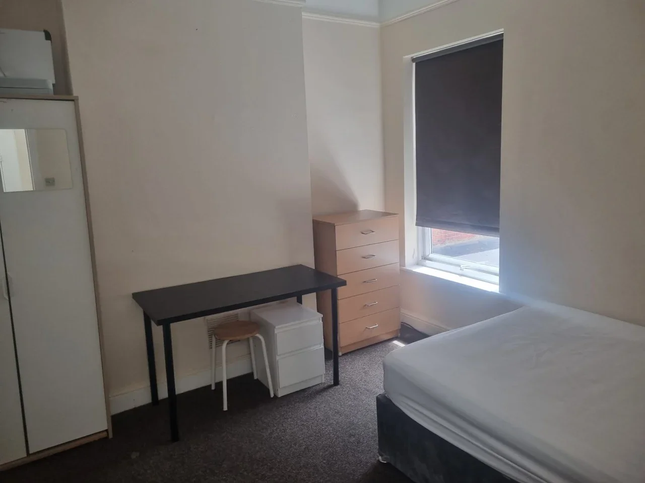 Room Olive Road in Greater London