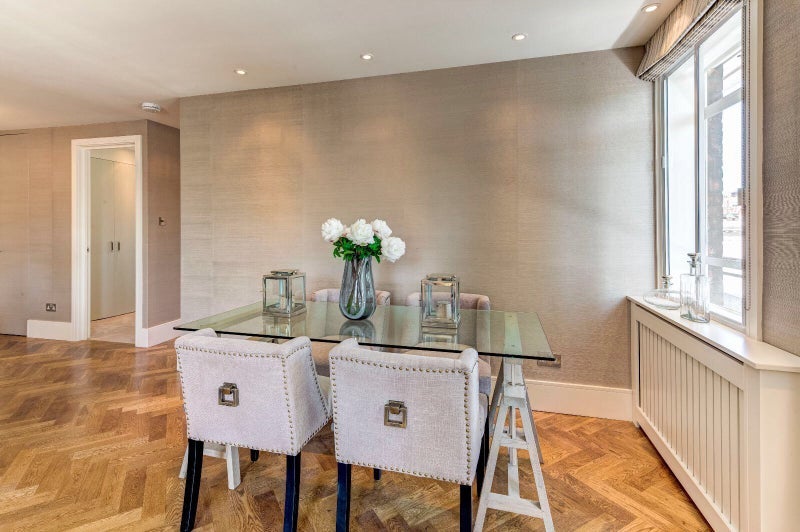 Room Walpole Street in Greater London