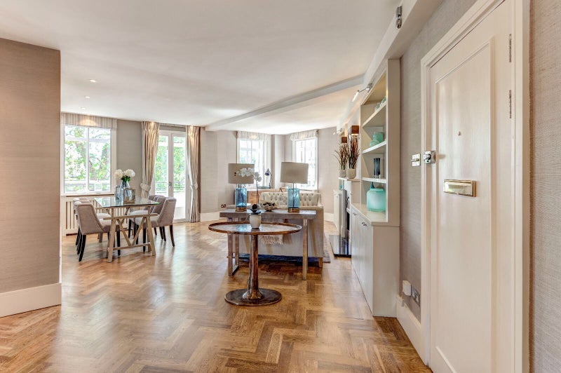 Room Walpole Street in Greater London