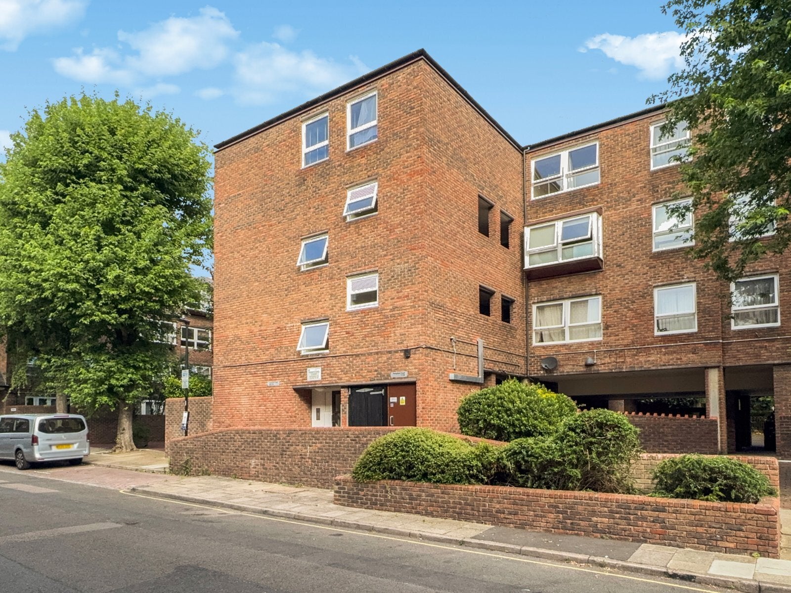 Flat Henderson Drive in City of Westminster