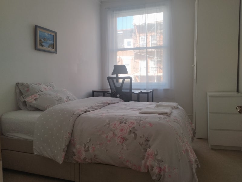 Room Lyncroft Gardens in Greater London