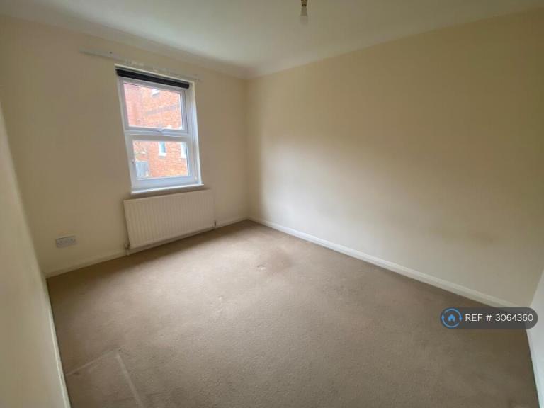 Flat Bishopstone Court in Bedford