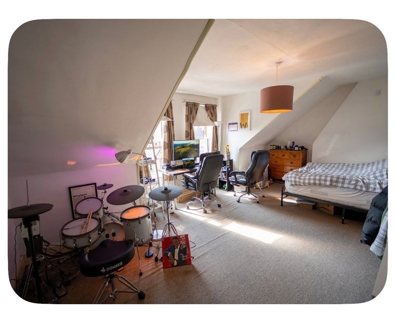 Room Hillfield Avenue in Greater London